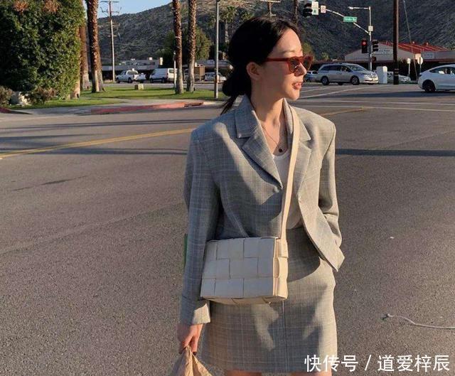 格子西装:2020年开春“西服”大火!搭什么单品都好看,几乎每个女生都适合