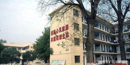 河南一“三线厂”，辉煌无比，块头大，进去像迷宫，旧址惹人怜