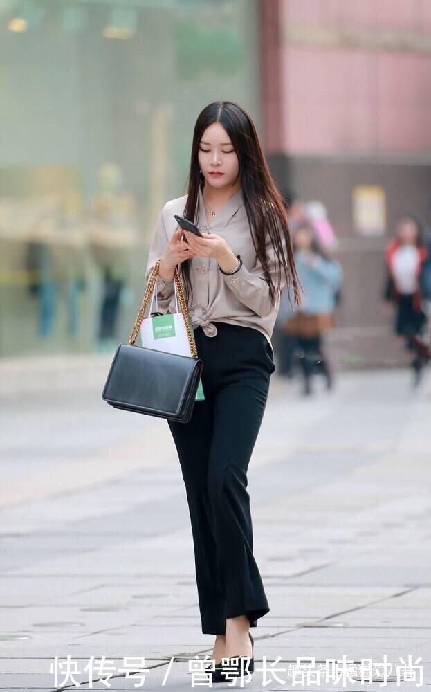 ?的路人街拍,长直发女神身材高挑,穿着更显靓丽,高跟鞋抢镜!!