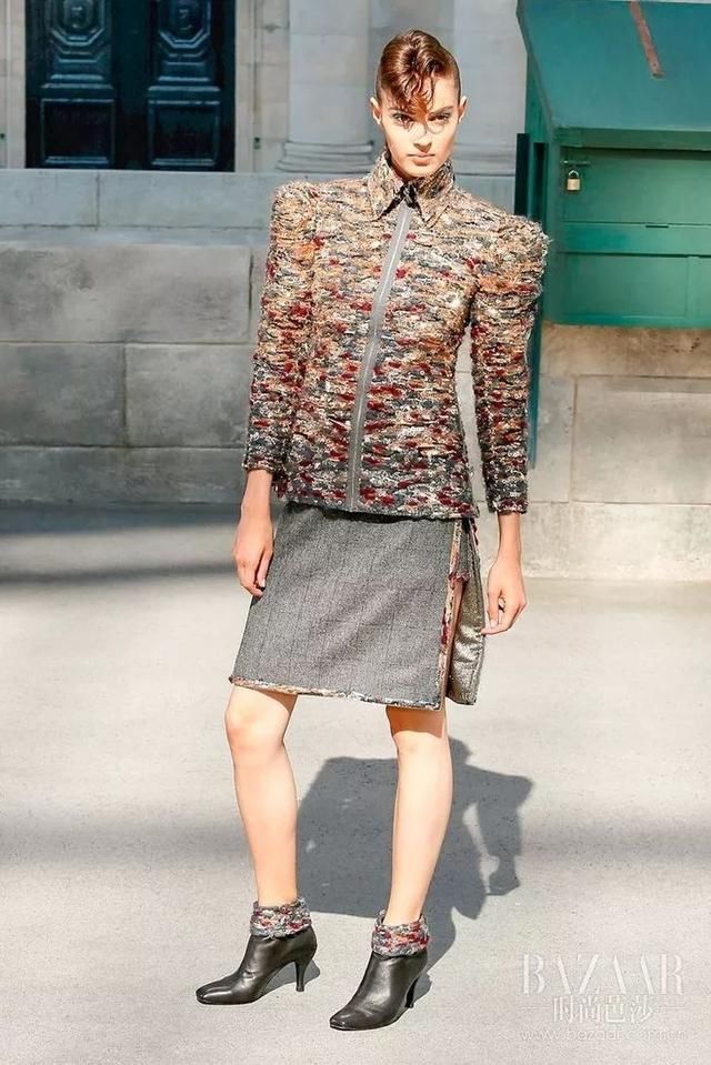 塞纳河倒映的Chanel高定，流淌的是左岸的旧时光