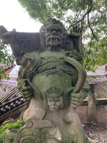 重庆让人印象深刻的一座城，走一遍，就像下了一趟“阴曹地府”