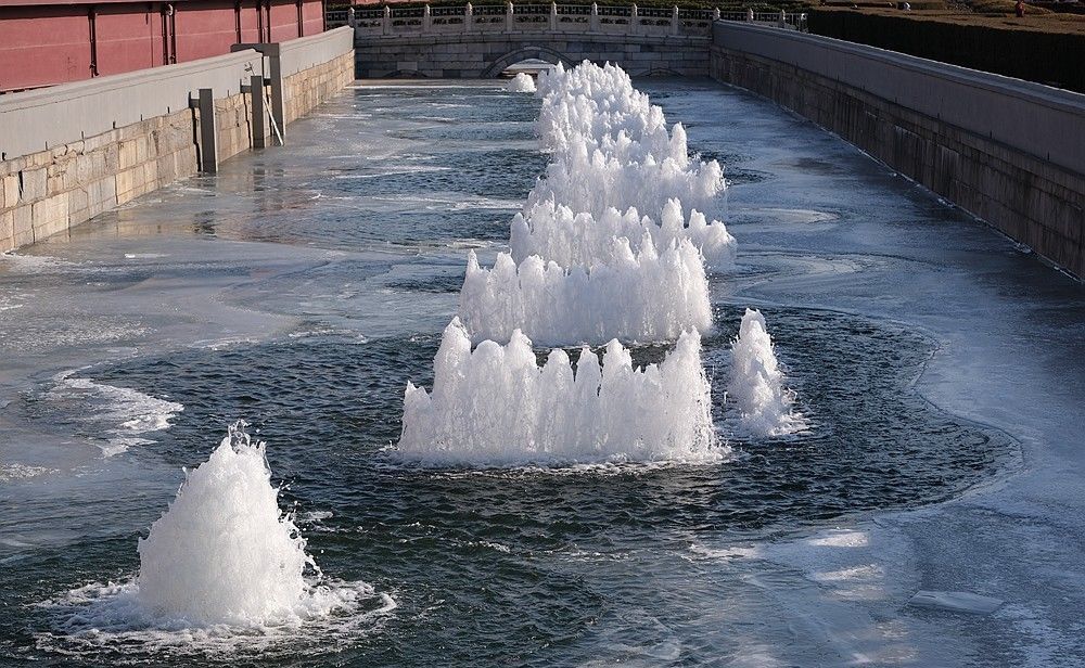 毛主席诞辰纪念日，到天安门城楼前瞻仰一下毛主席画像