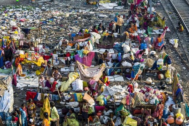 印度老板问中国游客：听说你们电视都买不起，为什么还能来旅游？