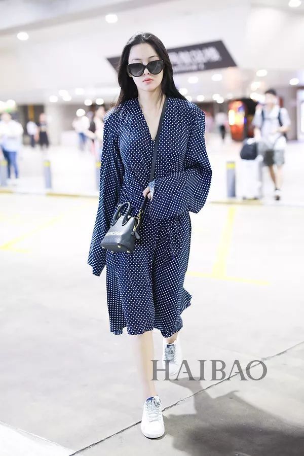 晴格格王艳让人不敢认!杨烁老婆原来是她…【海报街拍】