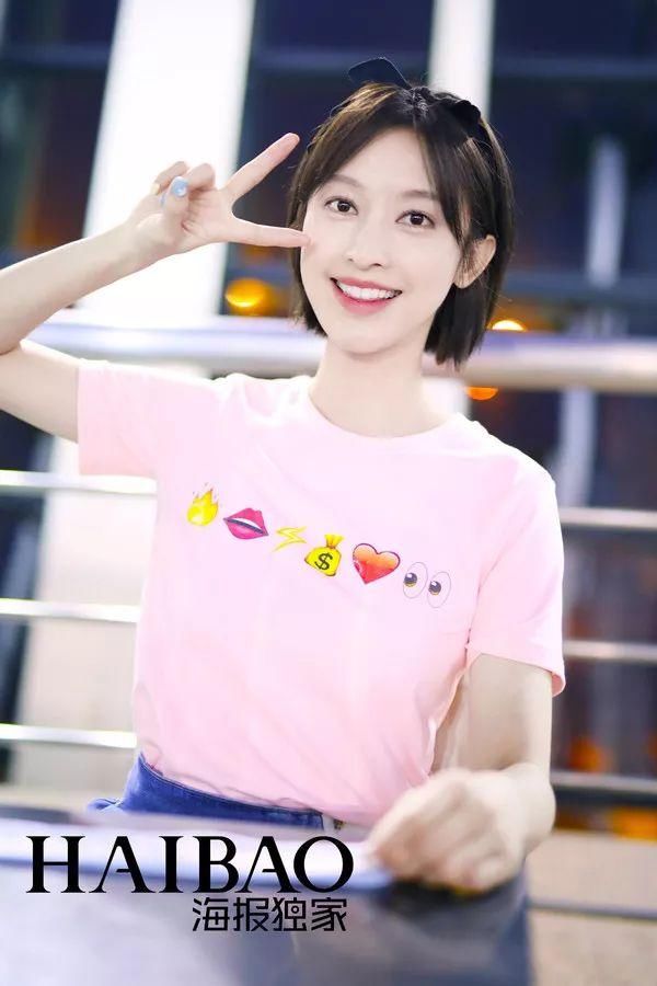 瘦回巅峰的赵薇年轻10岁!白百何这脸是怎么了?【海报街拍】