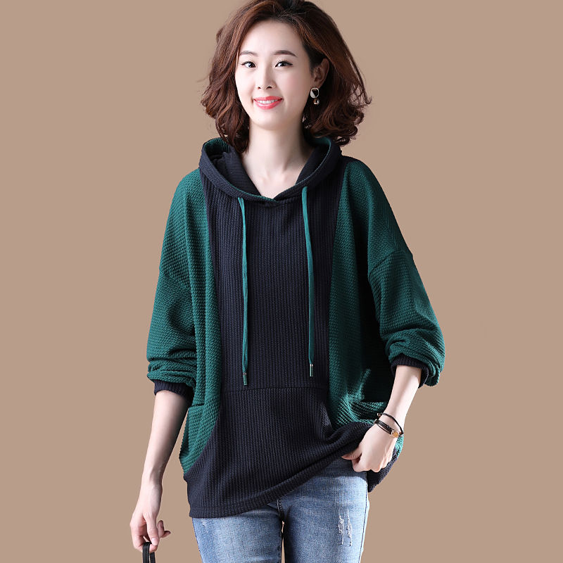 国庆旅游，老婆不穿裙子也那么美，只因穿的秋衣太漂亮，真美醉了