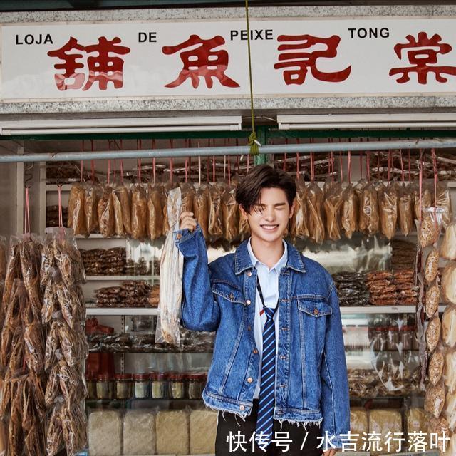 打造@林彦俊打造居家休闲装扮,温暖阳光,黄明昊穿牛仔单品帅气时尚
