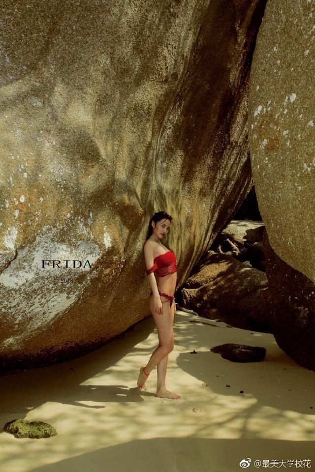 美女校花推荐喜欢健身的运动型美女！身材超好的！