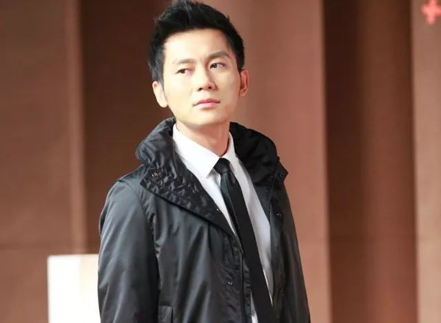 张馨予结婚，凤姐却爆料李晨范冰冰分手了！网友懵了：真的假的？