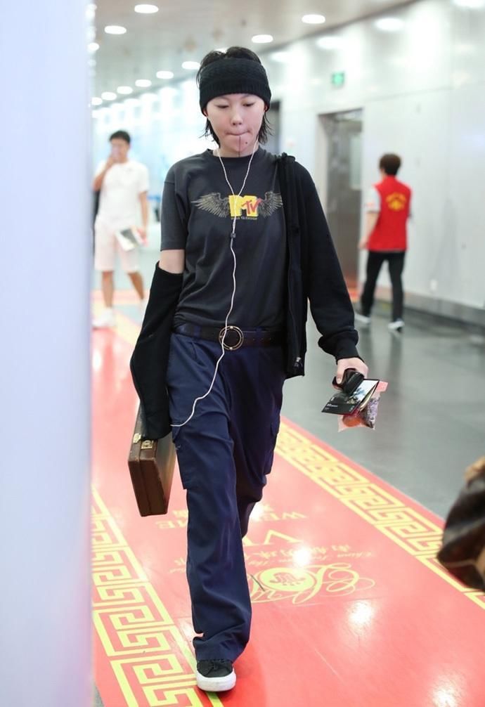 以前的窦靖童终于回来了，这才像王菲的女儿