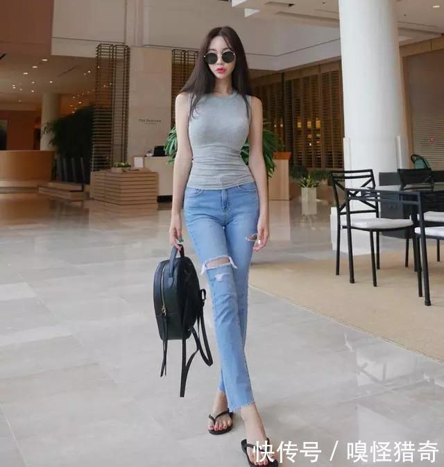 牛仔裤是时尚永恒不变的元素，彰显小姐姐优美身姿！