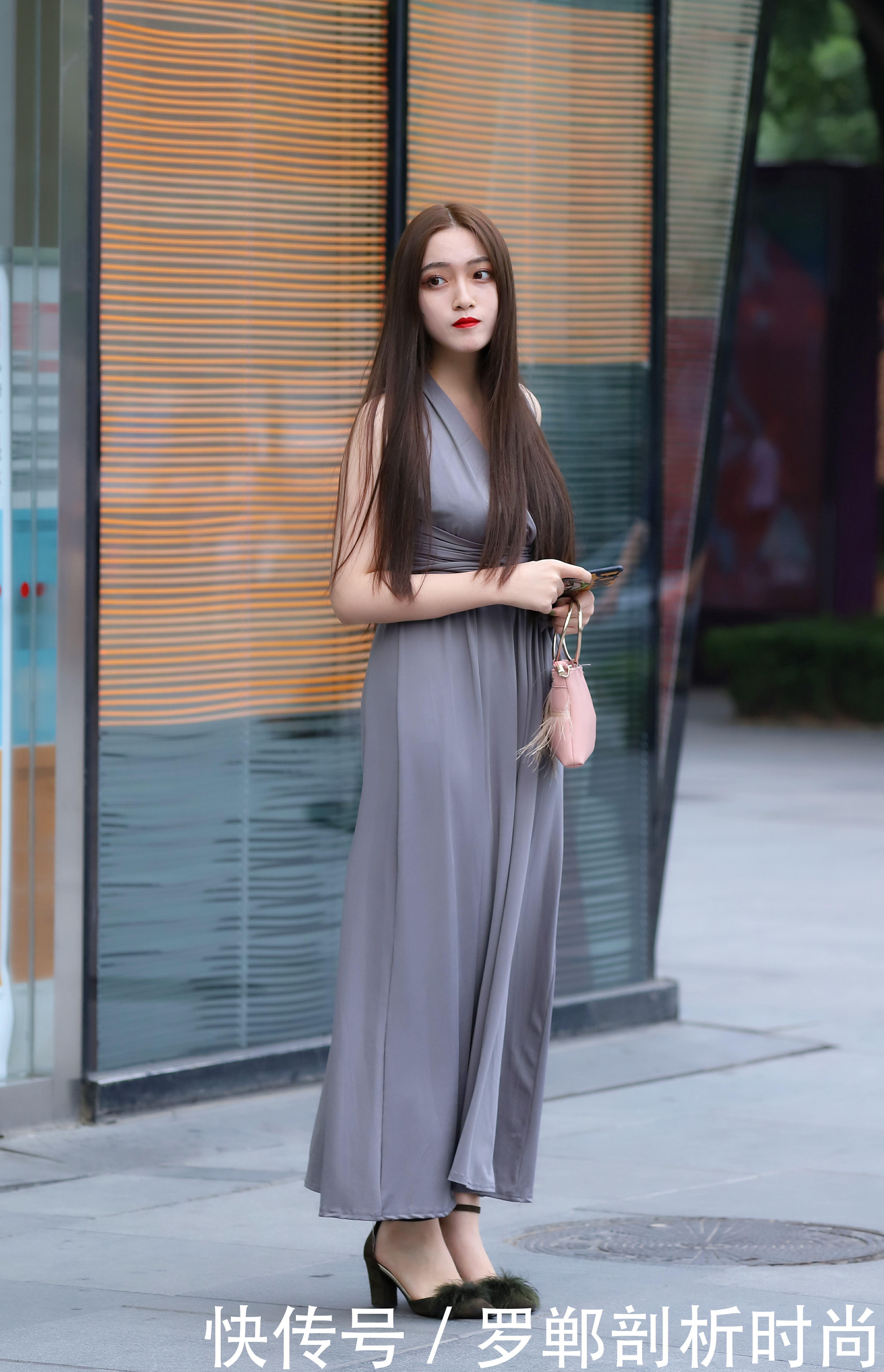 街拍美女:一个有魅的力女人可以是漂亮、高雅、性感、可爱!!