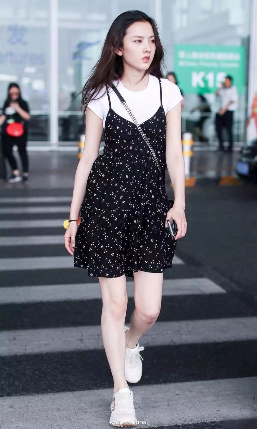 明星 | 孟美岐机场大玩“下半身失踪” 韩雪太会穿献上我的膝盖