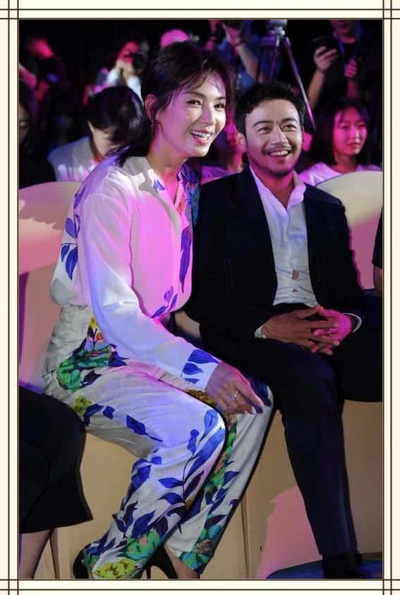 刘涛胆真肥，直接穿睡衣出席活动，网友：真想拿个熨斗给她烫平！