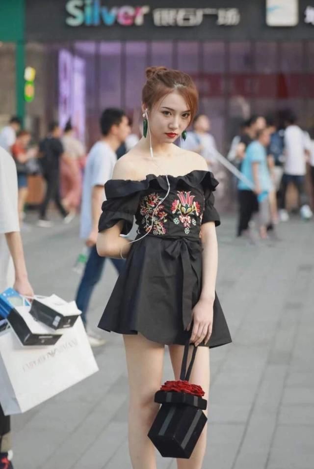  颜值|街拍气质美女小姐姐,大长腿 高颜值 这谁顶得住呀