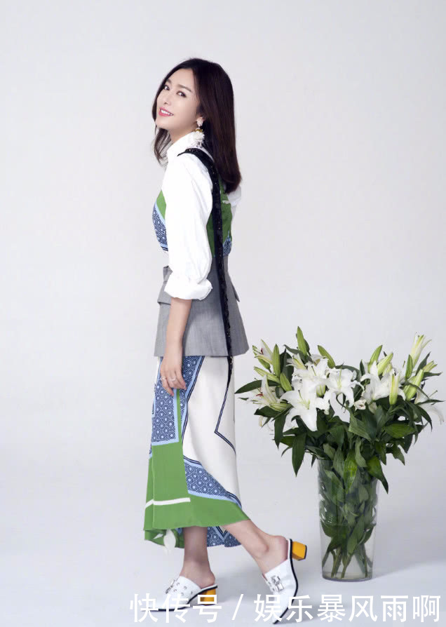 她长相绝美37岁仍单身，被应采儿预言明年结婚，美貌让人心动！