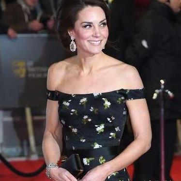 凯特王妃那些不入眼却价值不菲的衣服 网友: 第1套就亮瞎了我