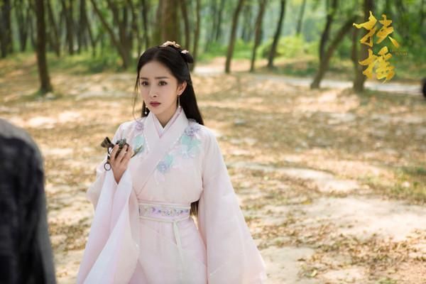 张柏芝小时候这么好看？刘嘉玲哪像52岁的人……更多精彩，尽在本