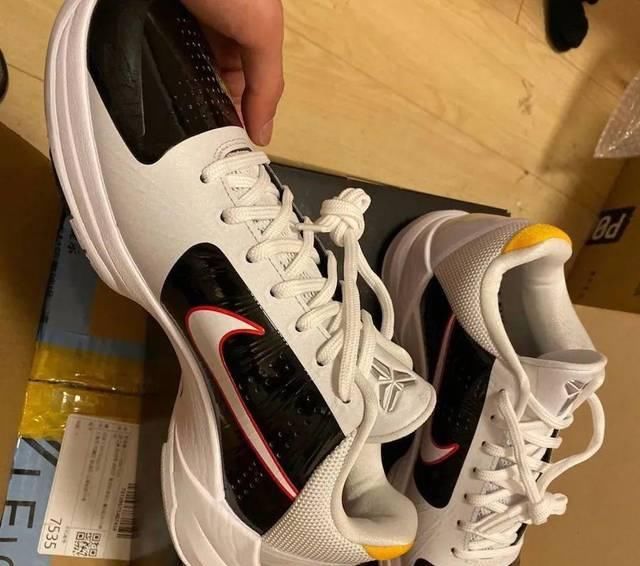  『发售』科比Kobe 5＂李小龙＂传奇配色遭提前泄露，确认将线路发售！