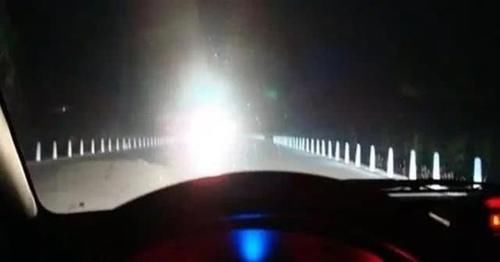  高速@晚上走高速，究竟用远光灯，还是近光灯？