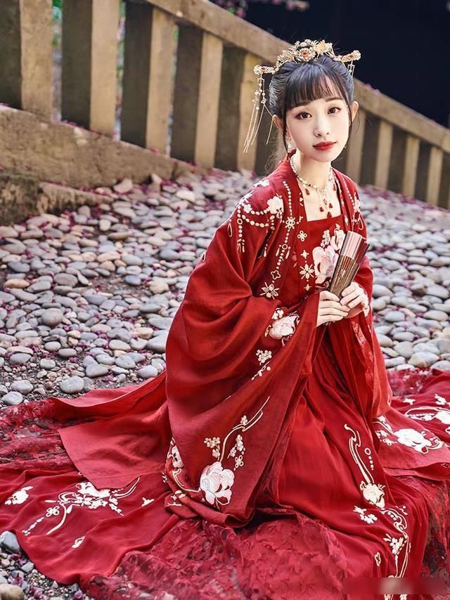  「花神」汉服：牡丹国色适合婚嫁，花神祭，雀灵仙气