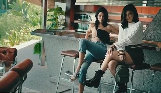 卡戴珊两小妹又一次同框，这身材，这颜值，简直是男人的梦想