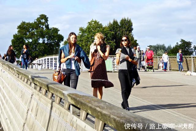  『浪漫气息』日系清新风过时了！现在流行法式浪漫穿搭，每一套都优雅到骨子里