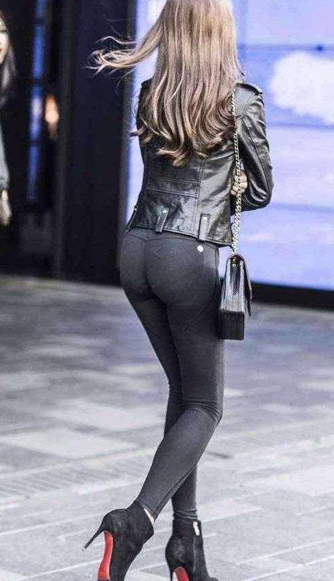 简单紧身裤衬托好气质, 展现美丽身姿, 清新活力