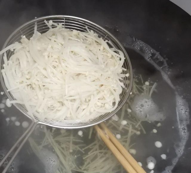  「金针菇」香辣金针菇，香辣过瘾，好吃不腻