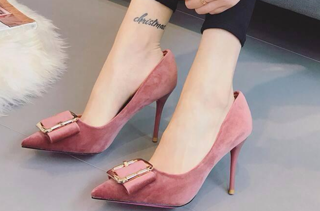 高跟鞋可以帮你塑造高挑身形，凸显完美身姿，让你更具女人味。