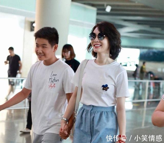 41岁陈数也太年轻了吧，一身清新装扮现身，与儿子同框竟像姐弟
