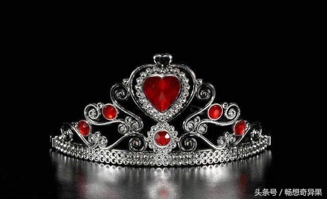 心理测试：哪款皇冠的设计最时尚？测测你是不是素颜女神