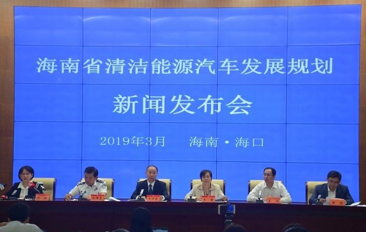 燃油车禁售时间公布，全国网友一片沸腾，刚买国6的车主要哭了