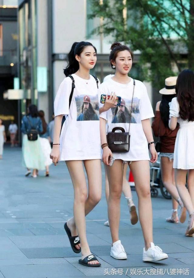 路人街拍，几款靓丽又清新的穿搭参考，一起和她们轻松做女神