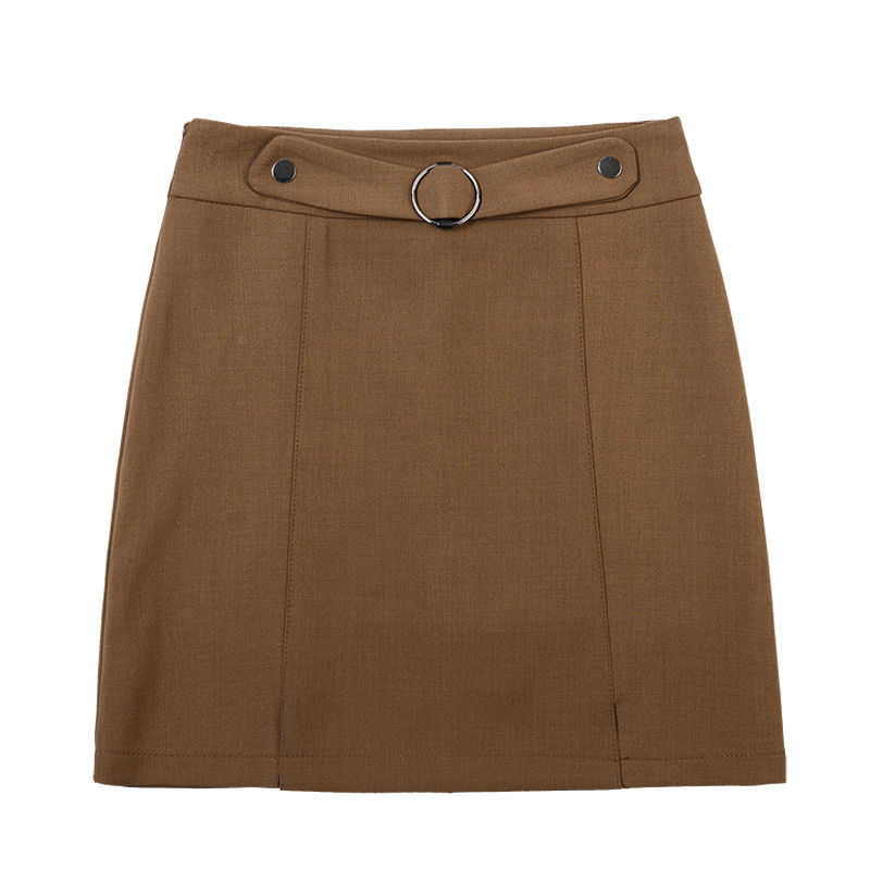 穿牛仔裤已过时了，现在流行直接穿的包臀裙，谁穿谁时髦