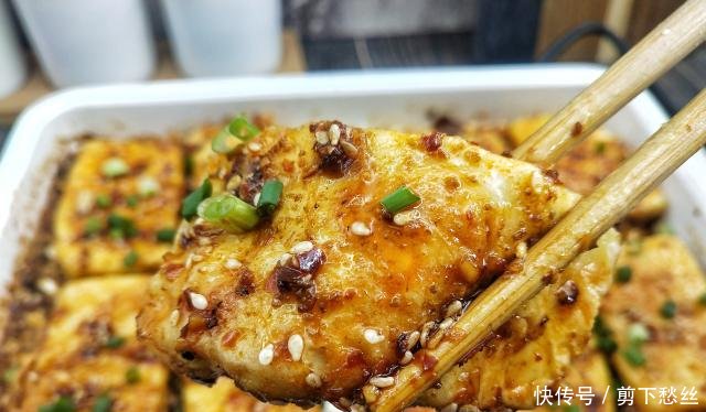 「玉米淀粉」朋友来吃饭,小圆做了盘豆腐菜,朋友赞不绝口,再打包一份带走
