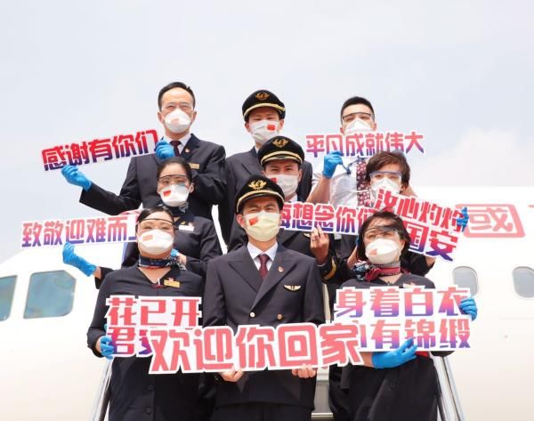 #机长#英雄机长接回抗疫英雄 上海最后一支援鄂医疗队凯旋