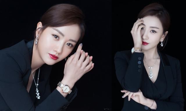 38岁杨蓉穿西装裙大变样，气质炸裂，这才是女神该有的模样！