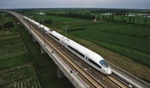中国高铁越来越多, 情侣为什么更愿意坐火车卧铺, 乘务员说了实话