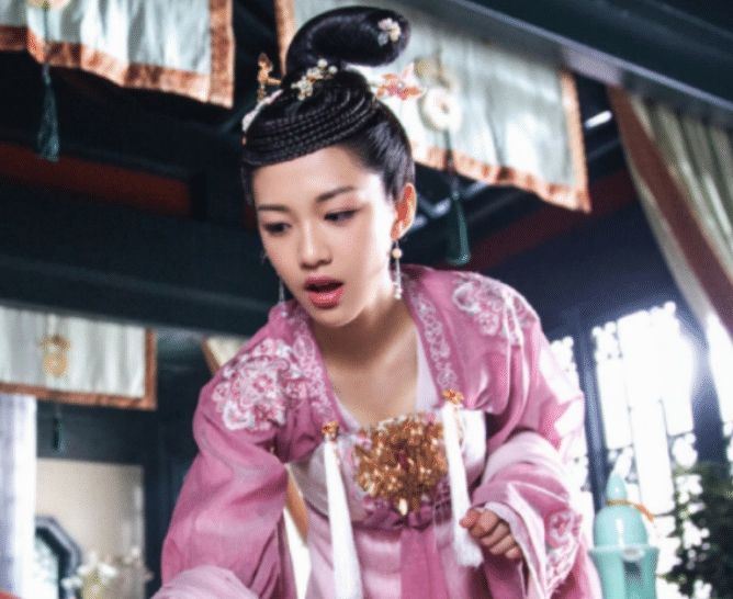  『剧照』爱奇艺又一甜宠剧定档！男女主颜值让人沦陷，绝美剧照含糖量超高