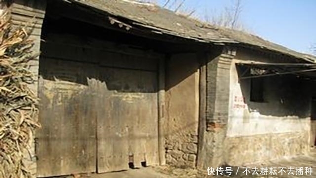  「小贩」为什么很多人到农村收旧房梁，“烂”木头有啥用？看完