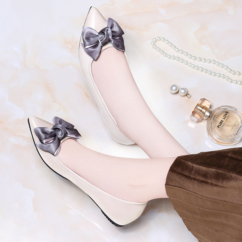 聪明女人三伏天早就不穿高跟鞋了!现在流行舒适“瓢鞋”，美翻