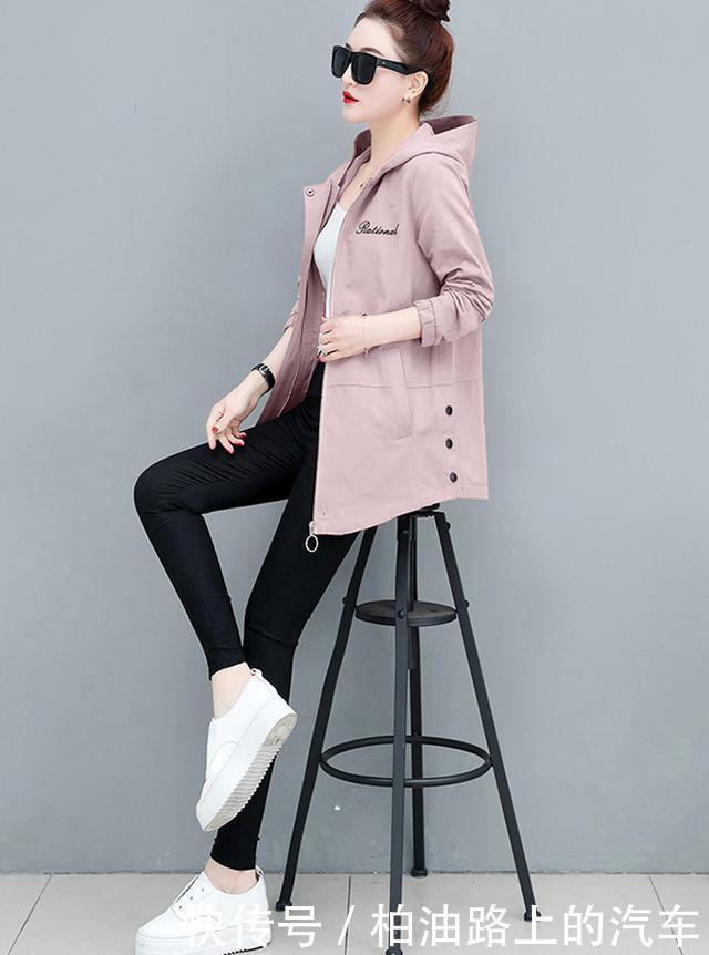 #粉色的服饰#春季必备粉色,大龄女也能够穿搭,不仅很减龄又充满少女感