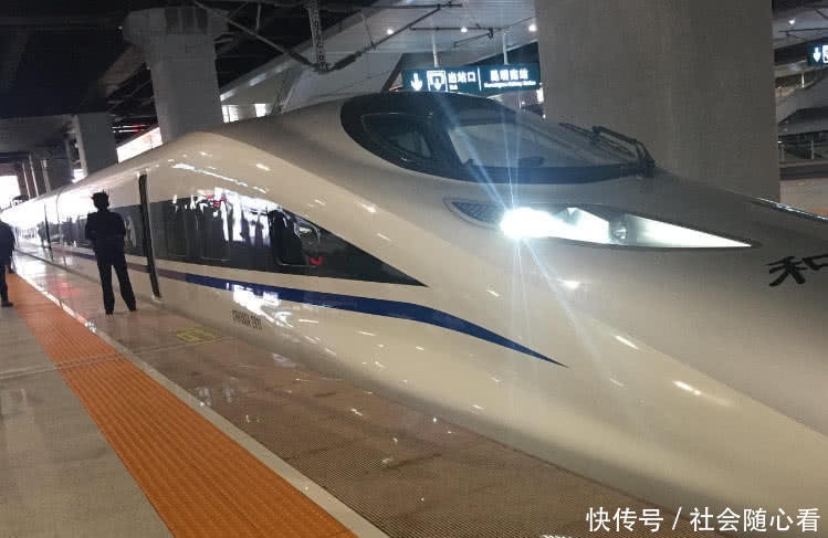 高铁盒饭太贵？只要跟乘务员说一句话，就能吃到价钱低的盒饭！