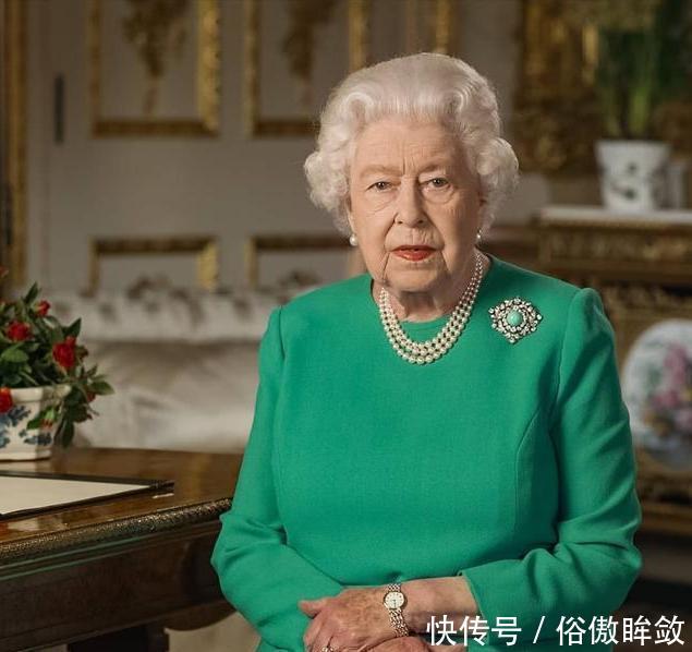  #女王#94岁女王一身绿裙春意盎然，撞色孙媳妇凯特王妃，丝毫不输时髦感