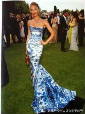 适合夏日的青花瓷,从凯特王妃到傻脸娜,谁把中国元素穿得最美