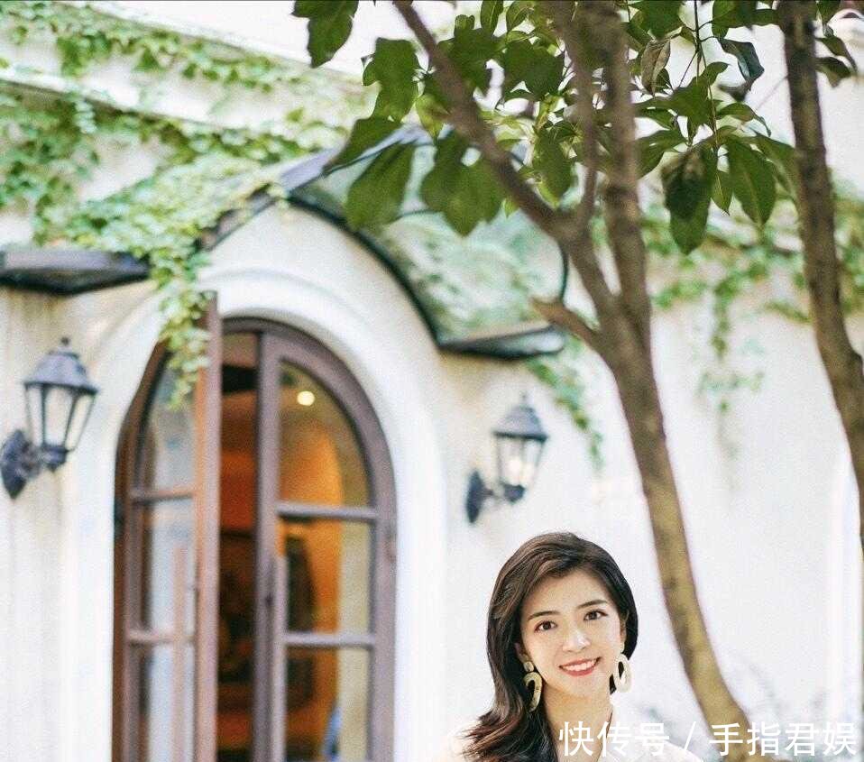 『女人』聪明女人春季有件白衬衫就够,第2套很多人都有,就是自己不会搭