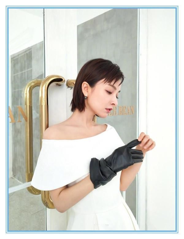 吴昕是35岁，孙俪也35岁，二人同穿一件露肩裙，差距竟如此尴尬？