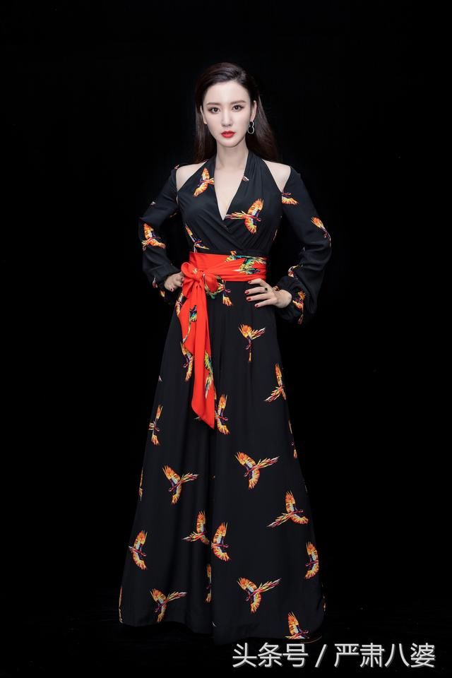 张萌时尚look干练优雅 长腿吸睛性感撩人