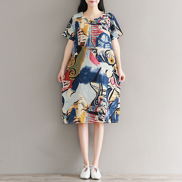 40岁小姨一点都不显老，初秋穿大码棉麻裙，百搭添年轻